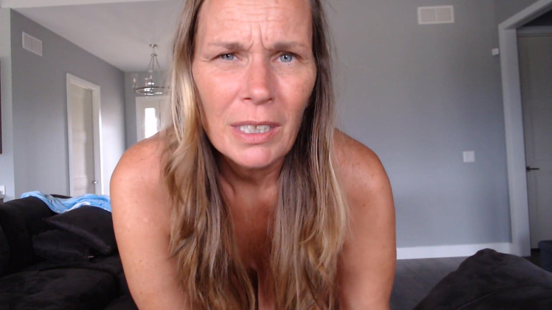 KimitheMilfMommy: Wanna touch stepmommy?