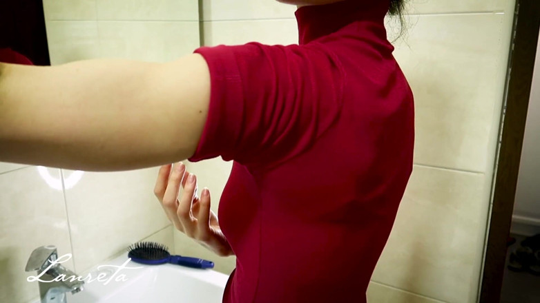 Lanreta: Bathroom mirror muscle show for the boyfriend