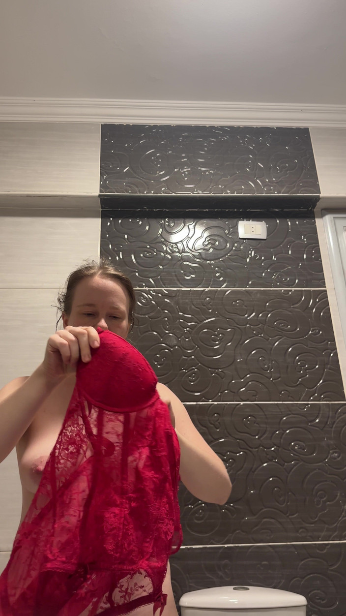 SweetLucy96: Jalur panas di bilik mandi