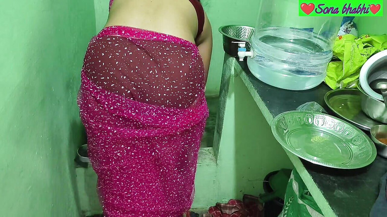 Sona bhabhi: Awek desi India berkongkek pertama sebelum perkahwinan. Video seks rakan...