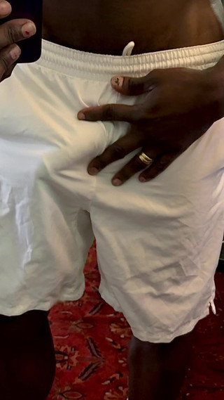 MrMagicDevil: Опуклість навколо коммандо в білих нейлонових шортах