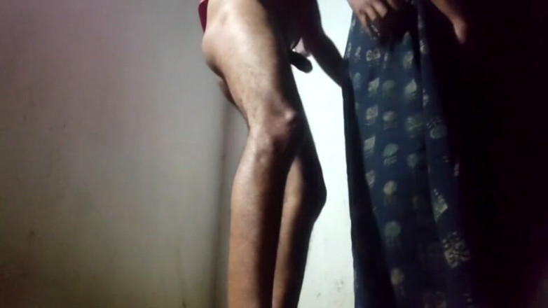 Guddi: देशी दोस्त की पत्नी की घर से बाहर चुदाई रात मे किया