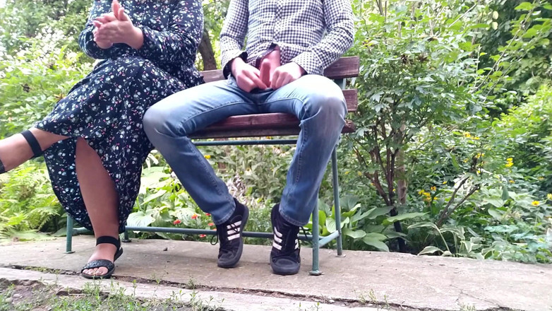 OurFetishLife: Honění venku v parku