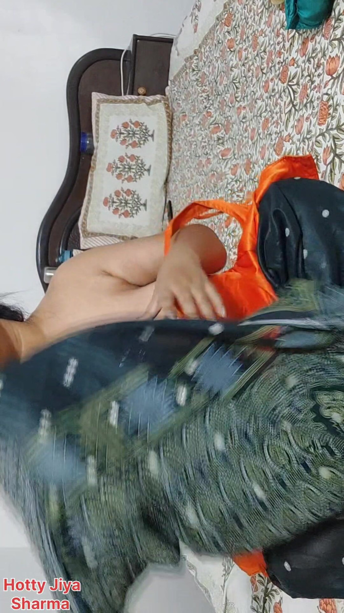 Hotty Jiya Sharmaa: Devar sırt masajından sonra sert ve sert anal seks için