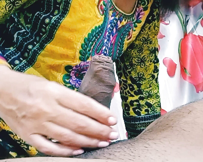 Bolly Karma: Sexy dívka si užívá svého čůráka zaměstnavatele