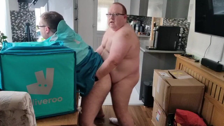 brummieboi89: Taťka šuká poslíčka