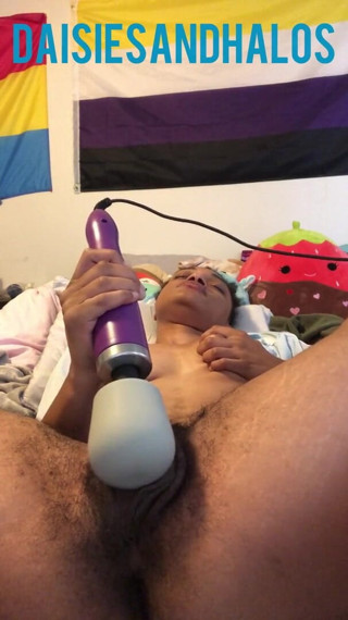 Daisiesandhalos: Let's get this morning nut together