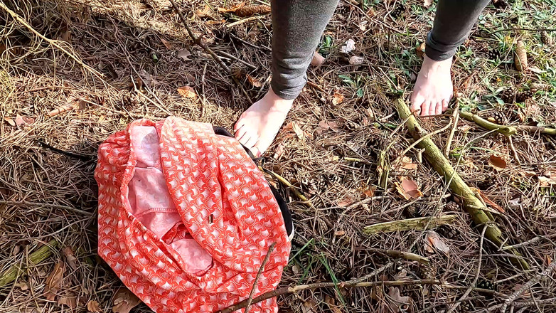 Bouncy Tits Action: Обнаженная на стенде, сиськи, отшлепанные