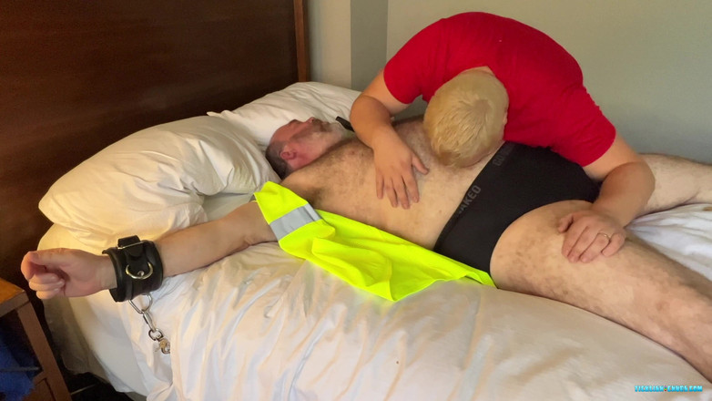 Ticklish Chubs: Ein wackelnder kitzel mit großem bauch!