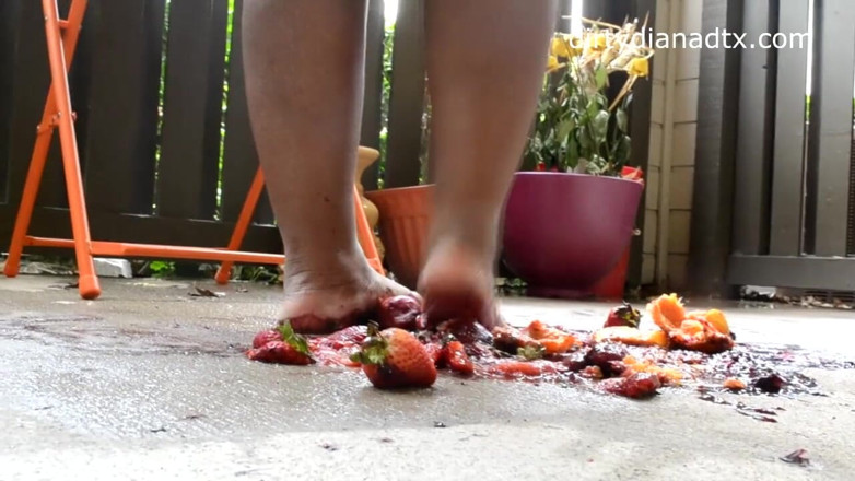 Dirty Diana Fetishes: Fruit smashing fetish part 2
