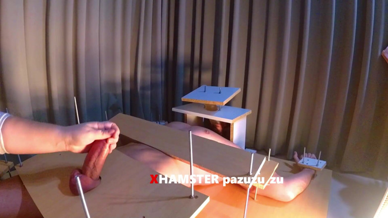 Pazuzu_zu: Одягнені жінки, голі чоловіки, жіноче домінування, тортури для яєць і члена, дрочка руками. Зруйнований оргазм + муки після оргазму