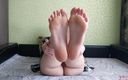 Meri Mouse: I Want Cum on My Feet