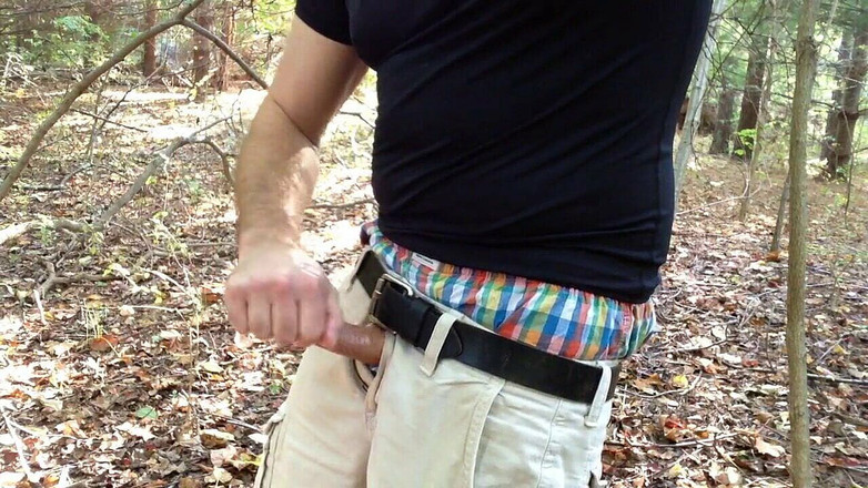 TJenner: Masturbando ao ar livre na floresta e gozando. #pride2021