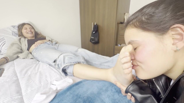 scarlettandc: Domination with Feet