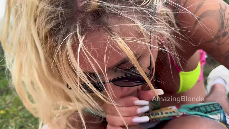 Amazing Blonde: Отличный домашний минет красивой сучки