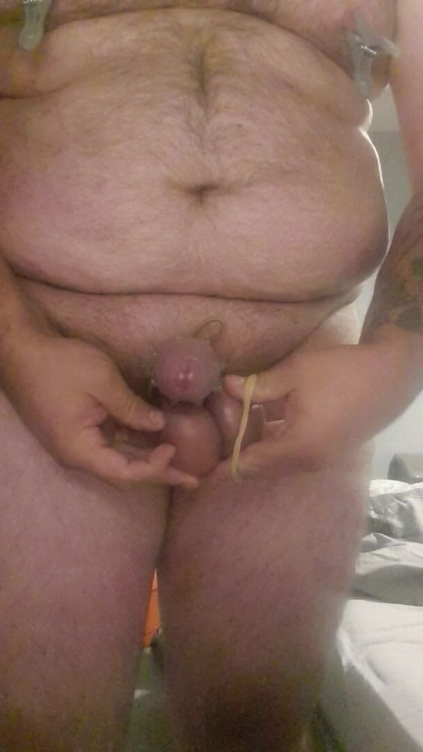 Shaun Cbt: Svazování ptáka s svorkami na bradavky