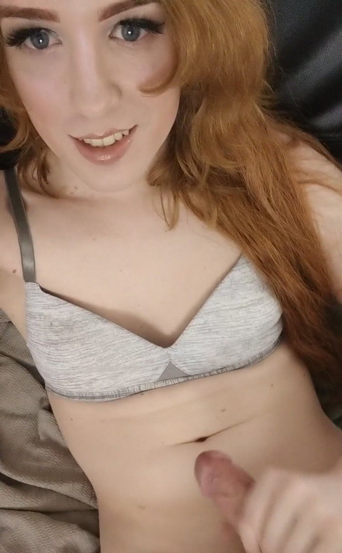 एरिका चेरी: मुझे लंड हिलाते हुए देखें और आपके साथ आंख से संपर्क करें