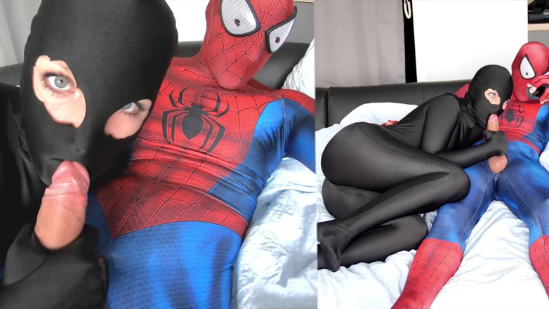 Nylon Xtreme: Natacha Guapa w pełnej czarnej zentai lycra sex oralny