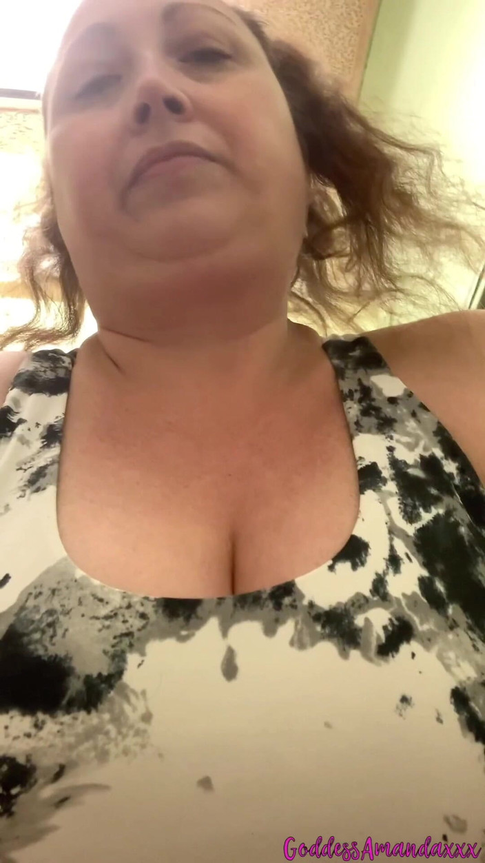 Goddess Amanda: Tôn thờ âm hộ nữ thần của tôi đi tiểu, đít và bàn...