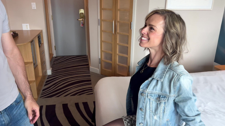 Serenity Cox: Marido dá à esposa uma gozada interna anal depois que seu...