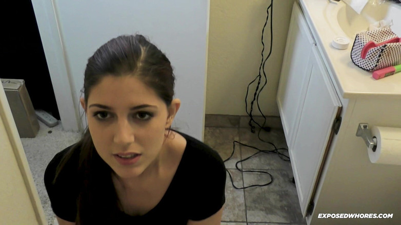 Exposed Whores Media: Miranda Miller dává nevlastnímu bráchovi honění ve sprše