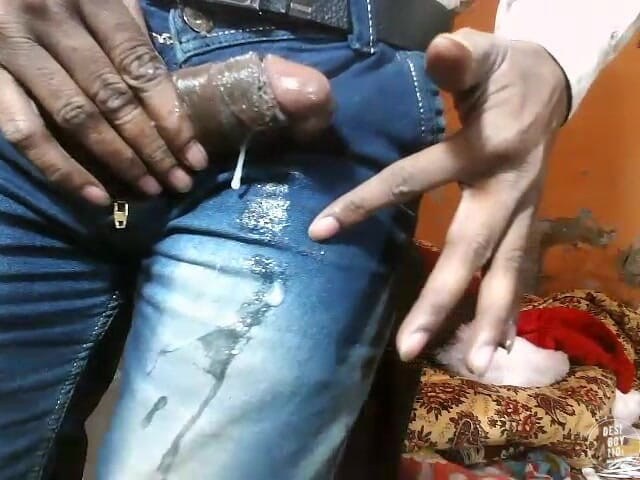 Desiboy110Ankit: Wytrysk na dżinsy fun private show