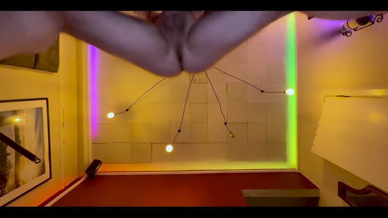 ScottyNaughty69: Berbaring di bawahku dan melihatku bercinta sampai aku menarik keluar...