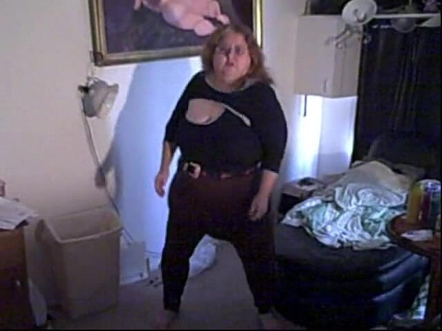 BBW nurse Vicki adventures with friends: Nurse Vicki struts' her stuff!