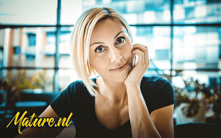 Mature NL: La milf bionda eva black chiama il suo amante segreto...