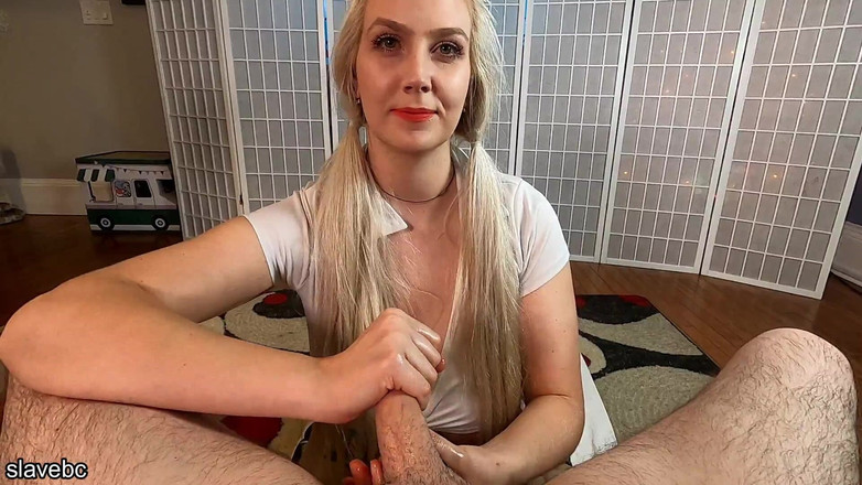 slavebc: Tetas aceitadas y te masturbas en mis tetas