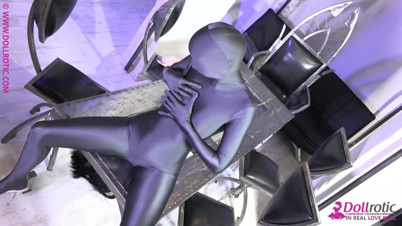 Dollrotic: Zentai-pop -transformatie