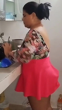 Big Assed Stepmother Thirsty for a Good Cock Ends up Fucking Her Stepson´s Friend