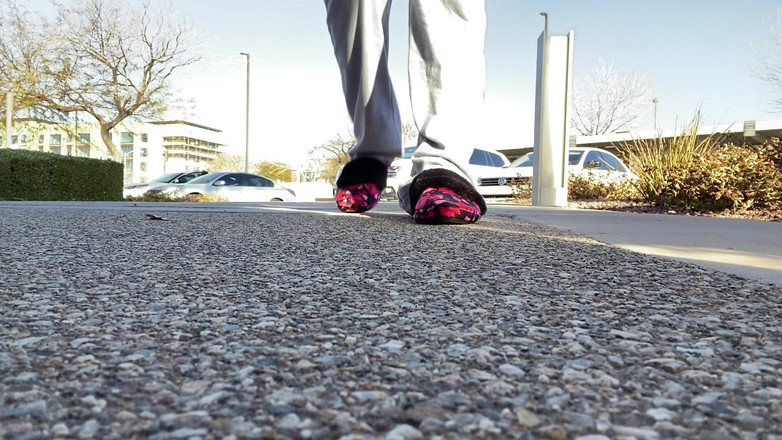 Tan feets: Tanfeets mimo veřejné pantofle Škádlení přírodními nehty