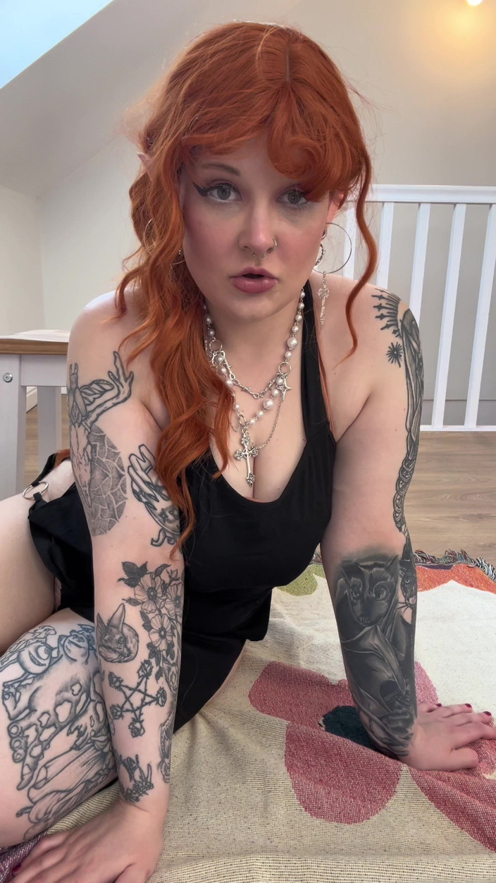 Bigtiddygoth: 精灵女孩发现受伤的人