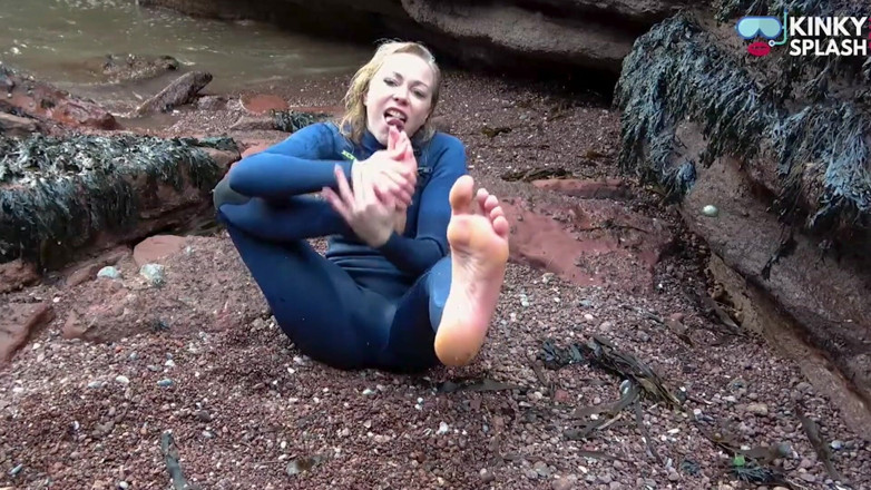 UKCuteGirl Lucy Lauren: Salty Wetsuit Toe Sucking Slut