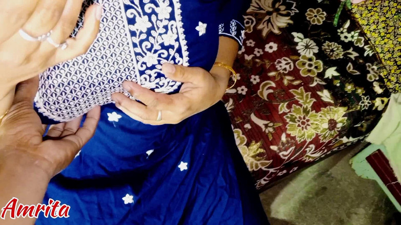 Amrita for you: Dívka kamarádka frist time Chudai v domě