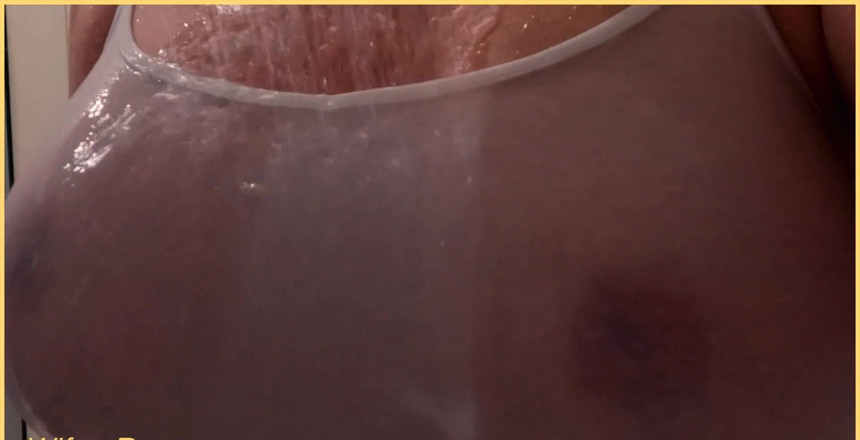 Wifey Does: この濡れたシャツは私の巨大なおっぱいにどれくらい似合うですか?