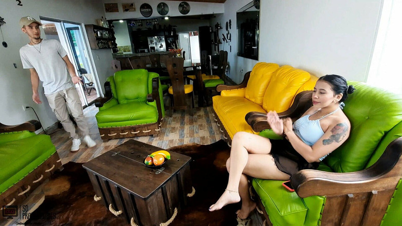 Vayolet: Hitta min kåta styvsyster onanerar i vardagsrummet tills jag slutar...