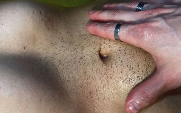 Navel fans: Odkrywanie pępka Michaela 2