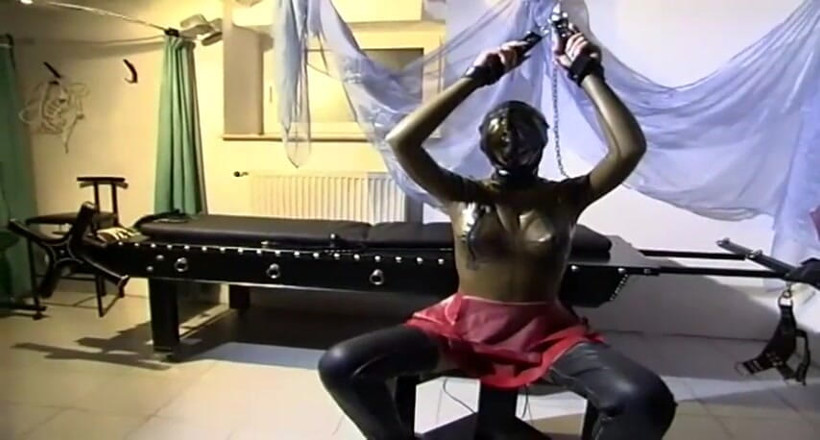 Fetish Desire: Bdsm action with masked chick