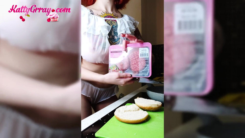 Katty Grray: Chica pelirroja sexy sensual juega coño en la cocina - solo...