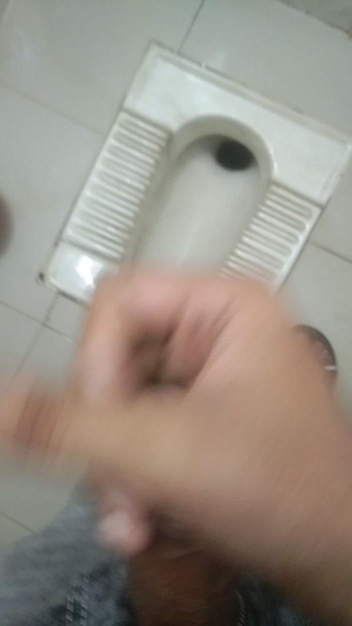 Viral_tiktokar: I Went to the Office Bathroom and Beat Myself up