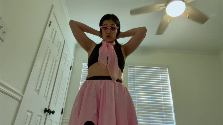 Kink in Time: Devyn's Sultry '50s Giantess Fantasy 4K POV Tiny Thrills Awaits!