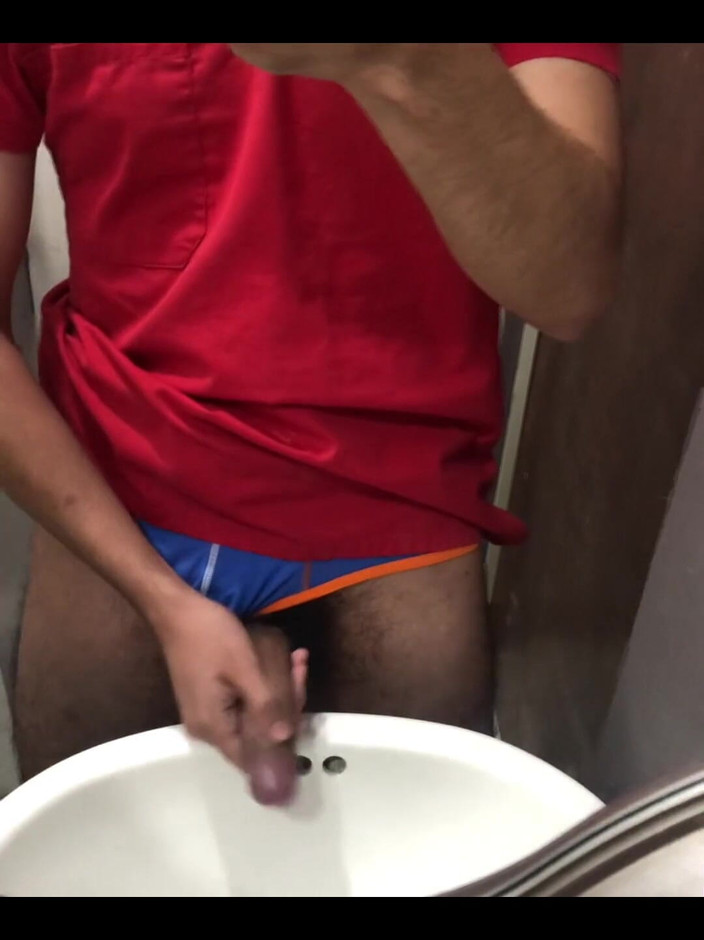 Miguelo Sanz: Aku tiba-tiba bangun pakai celana dalam warna biru!