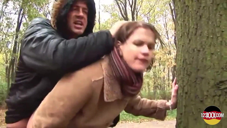 123XXX - Fucked Amateurs in Germany!: Smiling Brunette Fucked in a Park