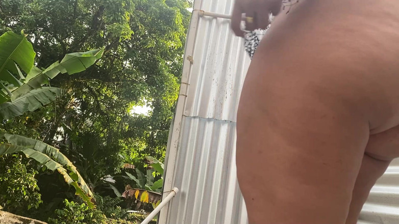 Katrina4deluxe: Menangkap sensualitas di meja ganti baju di luar ruangan