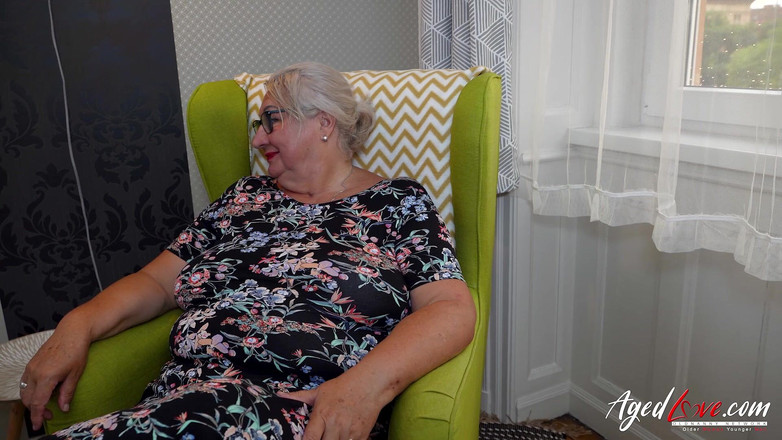 Old Nanny: AGEDLOVE - šedovlasá babička přetváří porno scény s milencem
