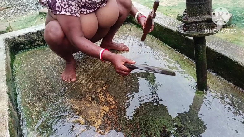 Nenika: Indianca Desi Bhabhi și-a futut pizda cu un pin de rostogolire