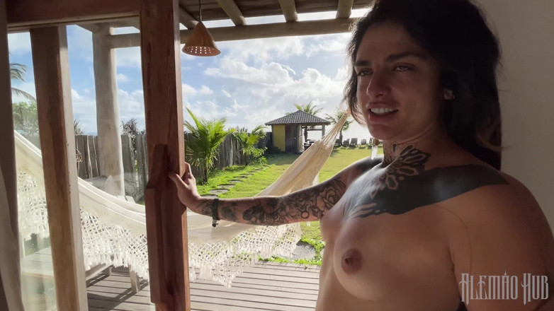 Alemao Hub: Some Folks Wake up to a Rooster Crowing - I Wake...