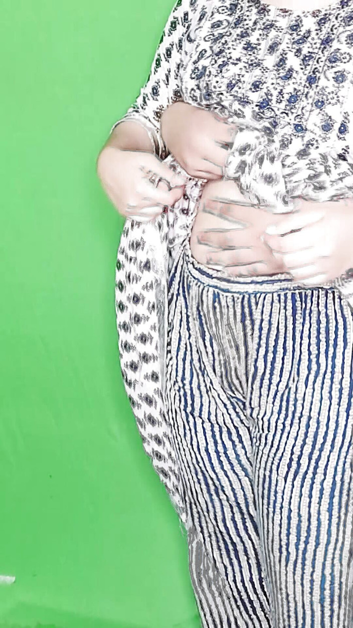 Vicky Thakur: Video mới chị kế quyến rũ anh trai kế